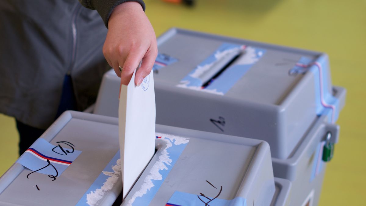 Volby do Sněmovny začínají pro lidi v karanténě, hlasovat mohou z auta